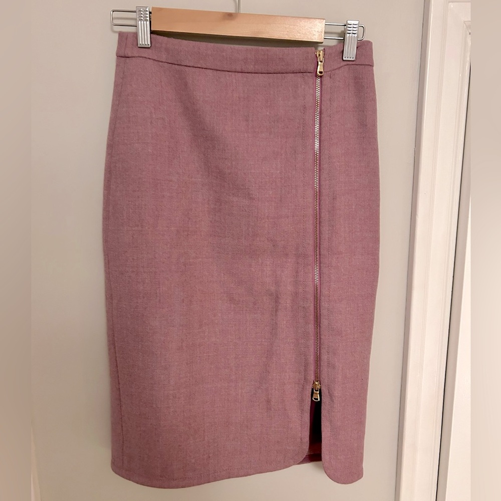 Perfect JCrew wool pencil skirt. Gorgeous mauve-ish, dusty lavender.